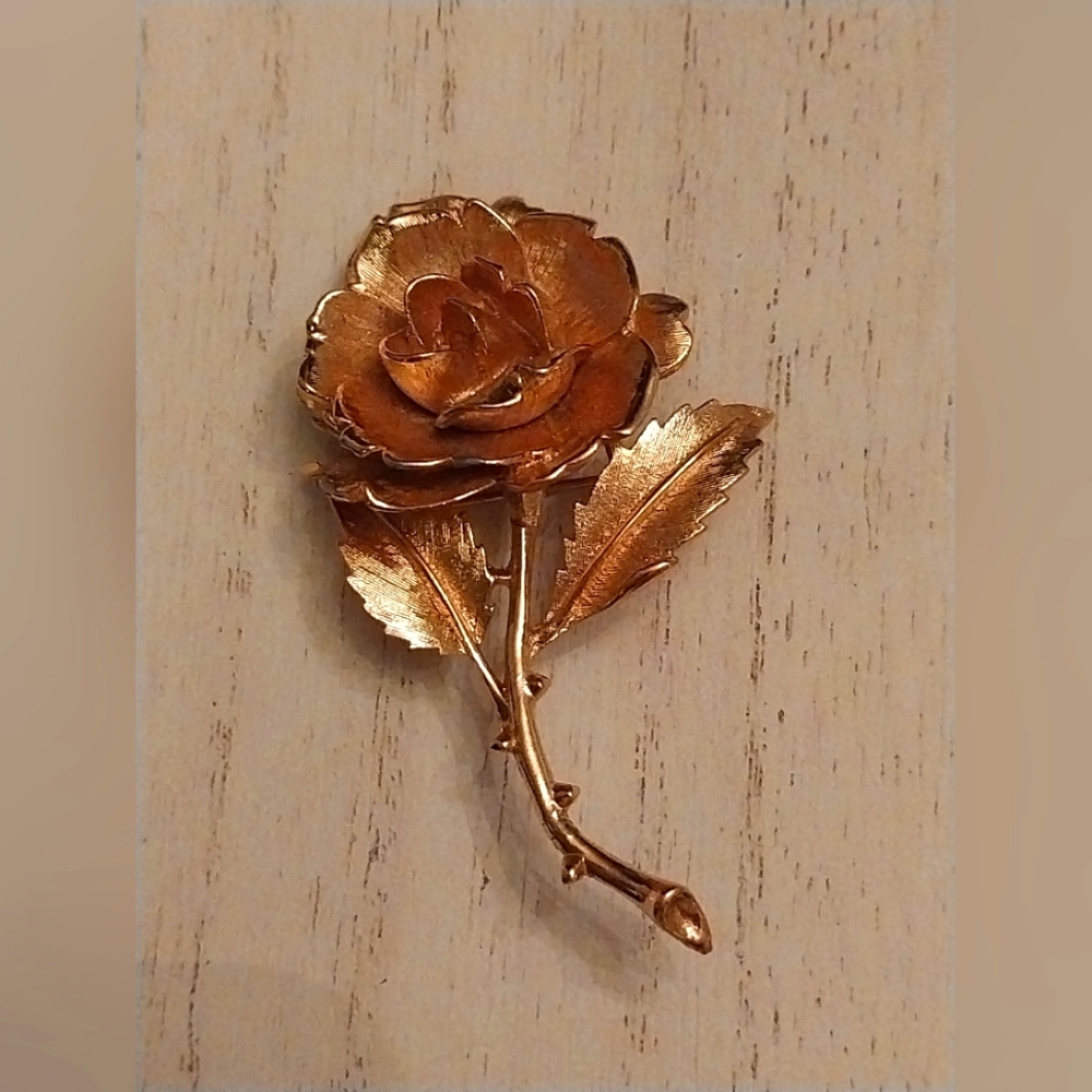Beautiful Vintage Monet Gold Tone Rose Brooch Pin 3"